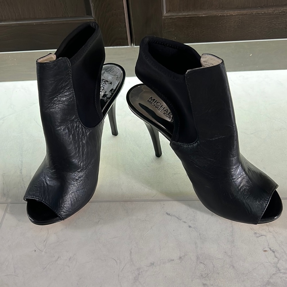 Michael Kors Peep Toe Pumps “real leather on top material”